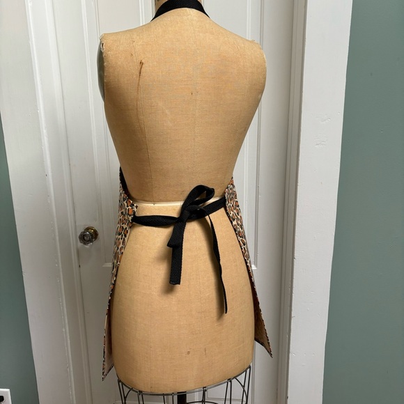 Oilcloth Leopard Print Apron - Picture 3 of 3